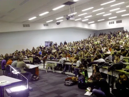 Poursuivons la mobilisation : Du fric pour les facs, les lycées et la biodiversité, pas pour les flics ni pour l’armée !