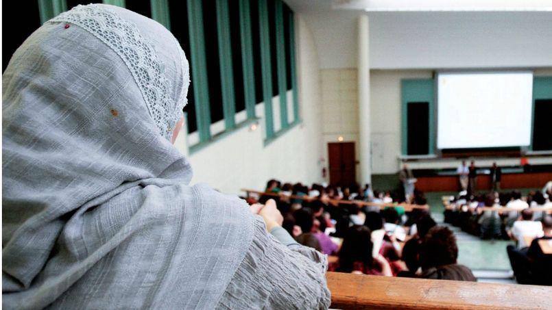 Valls évoque de nouveau l’interdiction du voile à l’université : opposons-nous à cette mesure discriminatoire et islamophobe